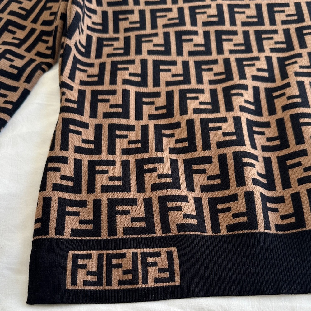 Fendi Black and Tan Logo Sweater size 38 IT or M - Picture 6 of 6